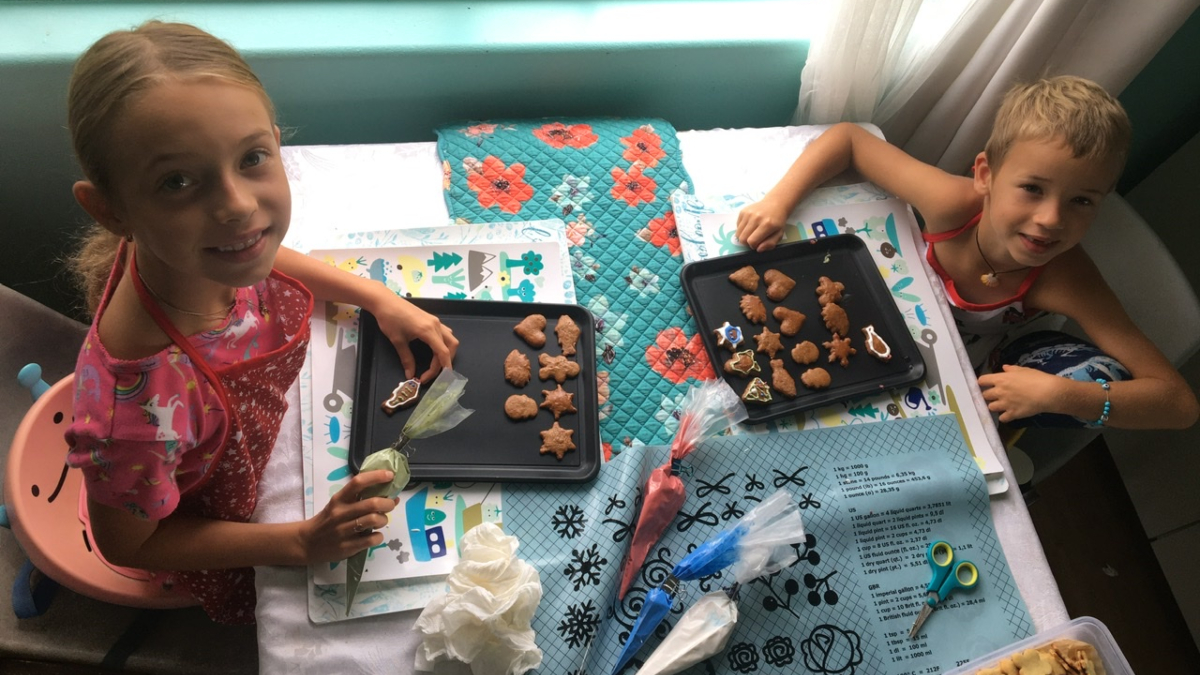 Alakai O Kauai learners decorating cookies